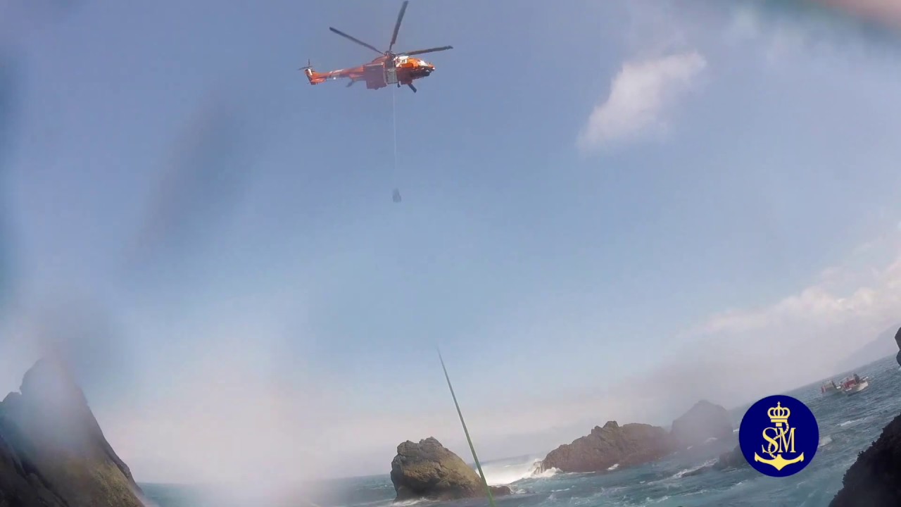 Rescate desde acantilado en Cedeira