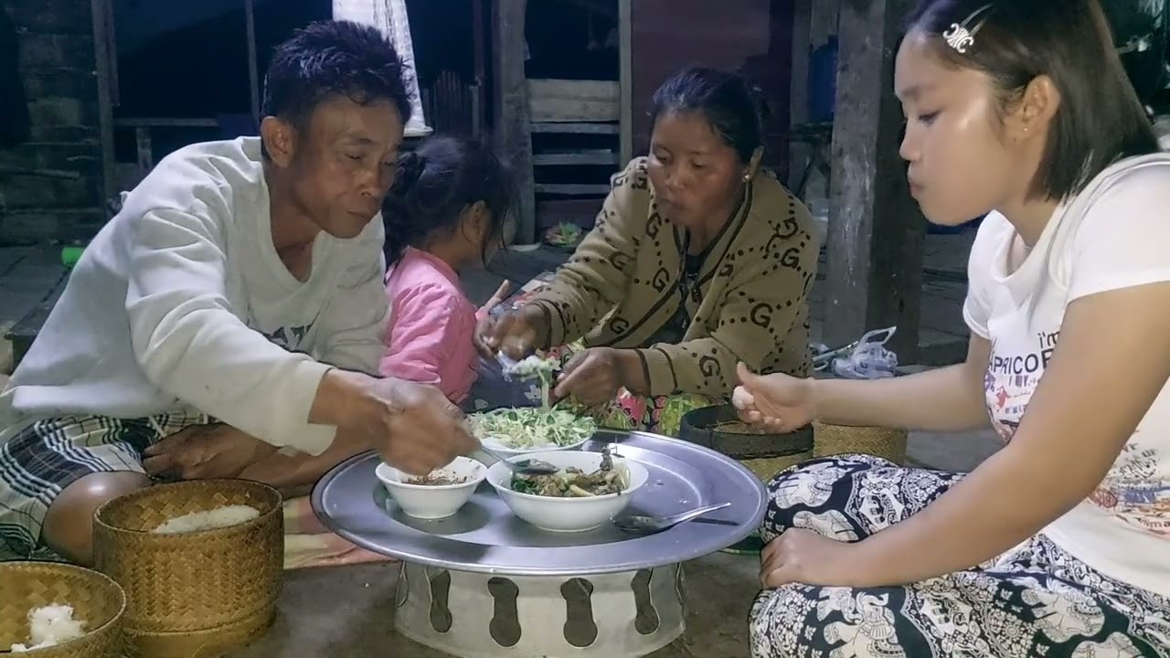กินข้าวแลงกับดาดชิ้นวัวใส่ส้มบักเลั่นแชบๆ