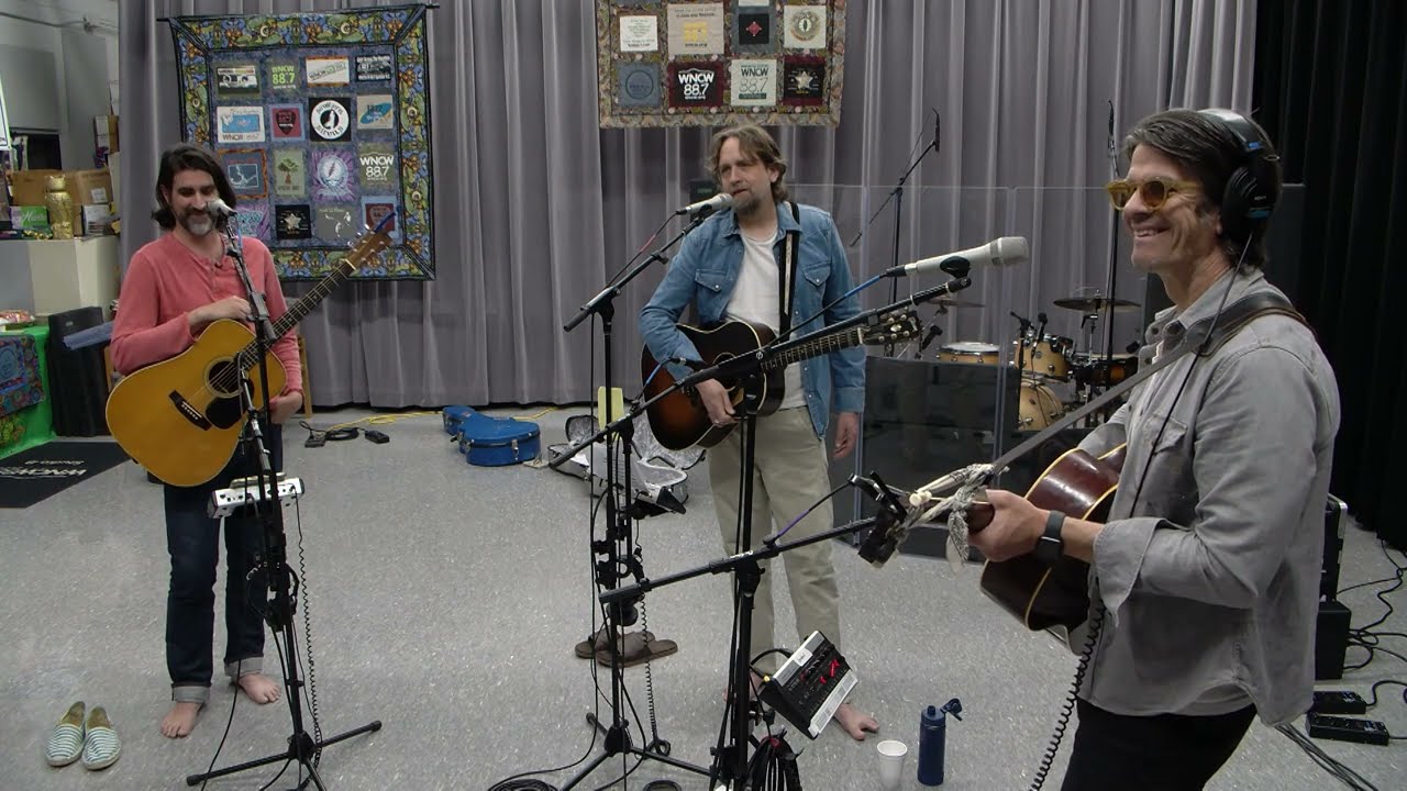 Hayes Carll & The Band of Heathens - Nobody Dies From Weed