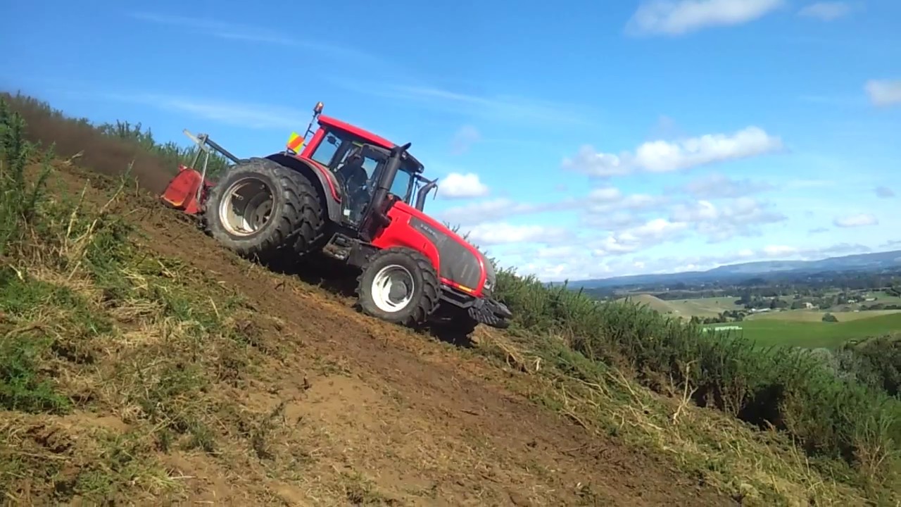 Valtra T191 Extremely Steep Hill Mulching