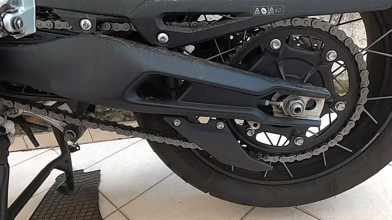 Tiger 900: Corrente de transmissão - Ajuste, limpeza e lubrificação