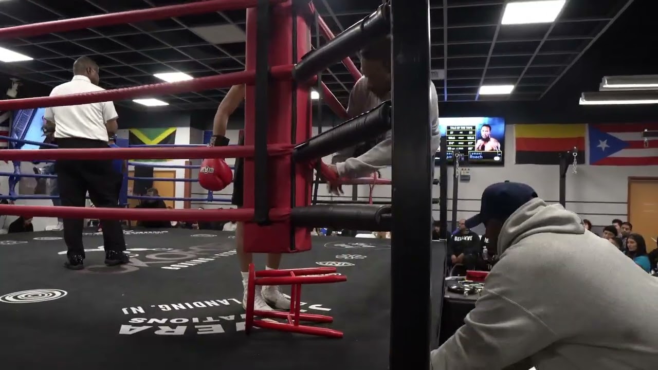 Boxer Muhammad “Title Belt Show” 