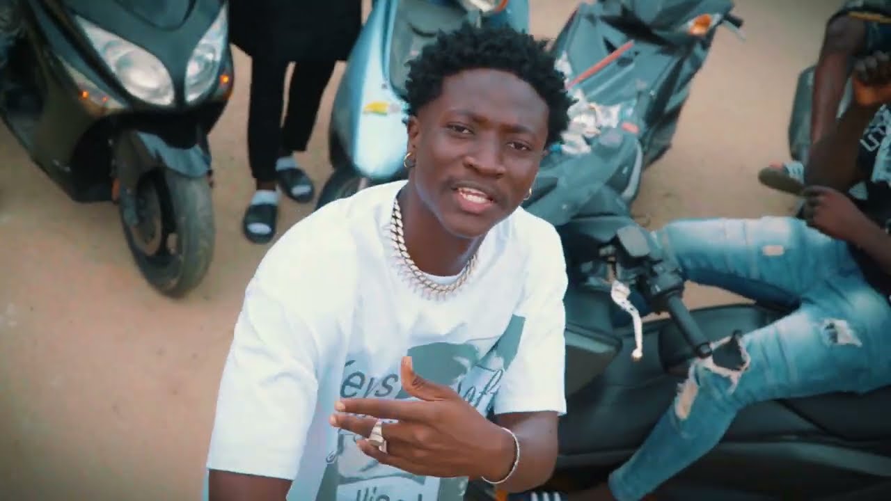 MR YUNG - UN PIED ( CLIP OFFICIEL )