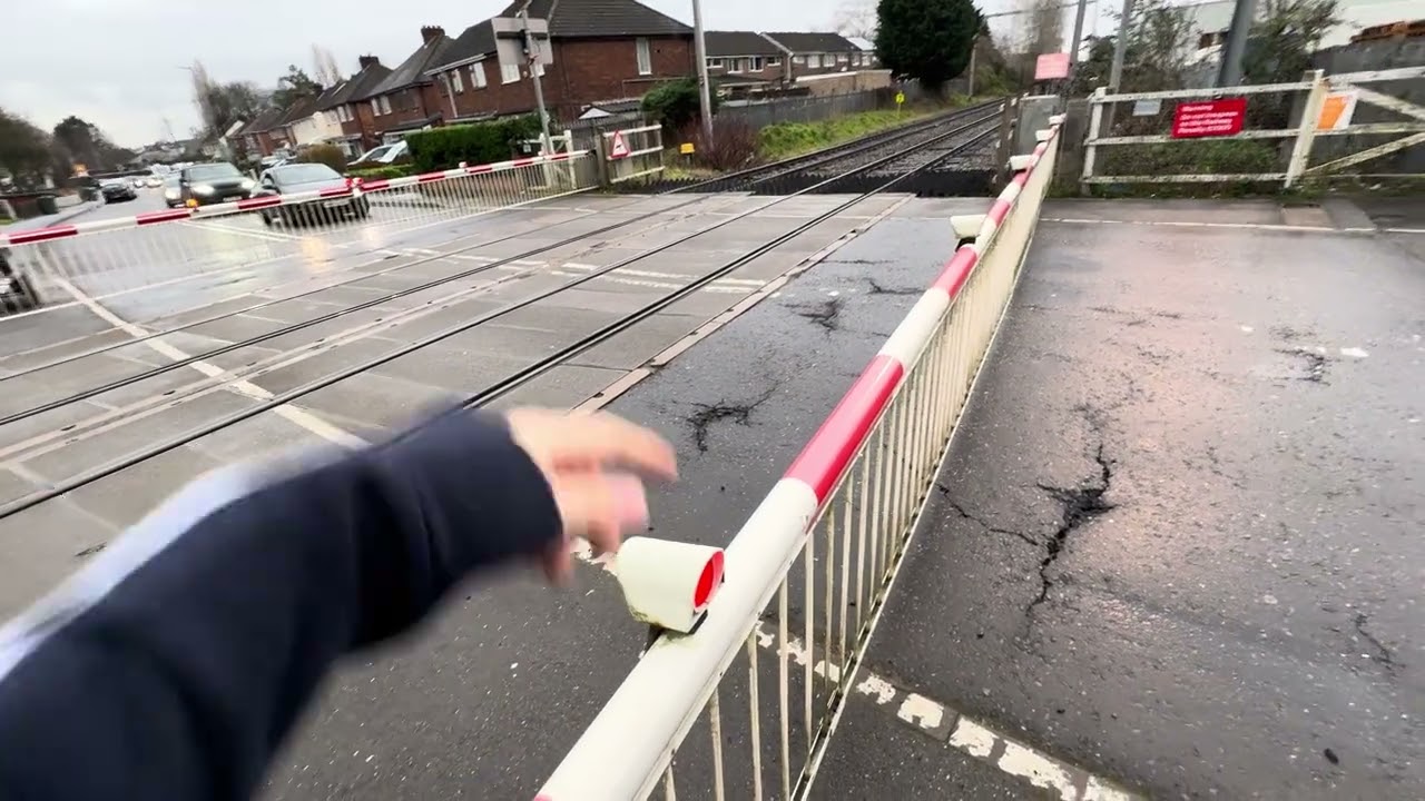 Noose Lane level crossing 18/12/2025 closure 2