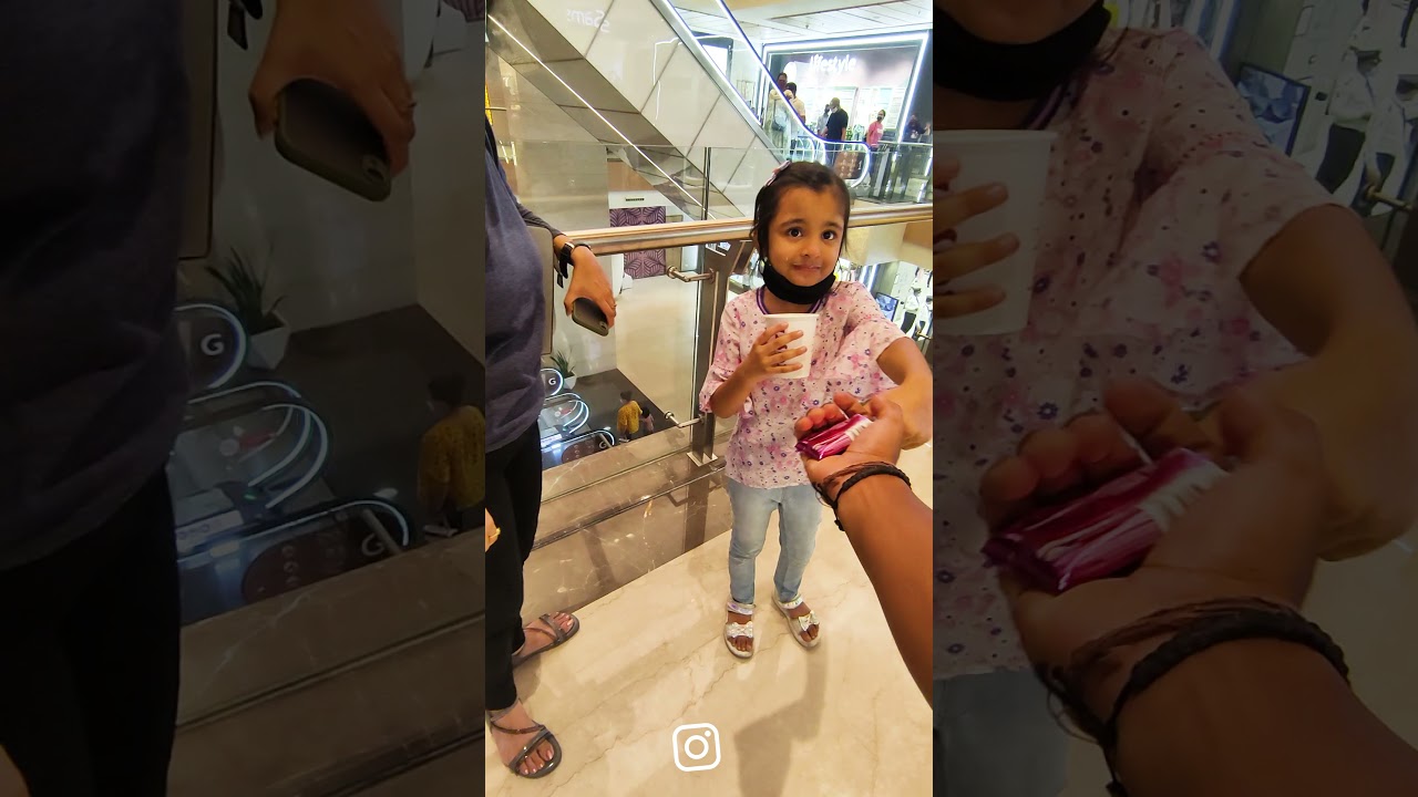 Giving gift Beautiful Strangers | Public Prank || AMIT KUMAR || PRANK || #MAZAAKWALE