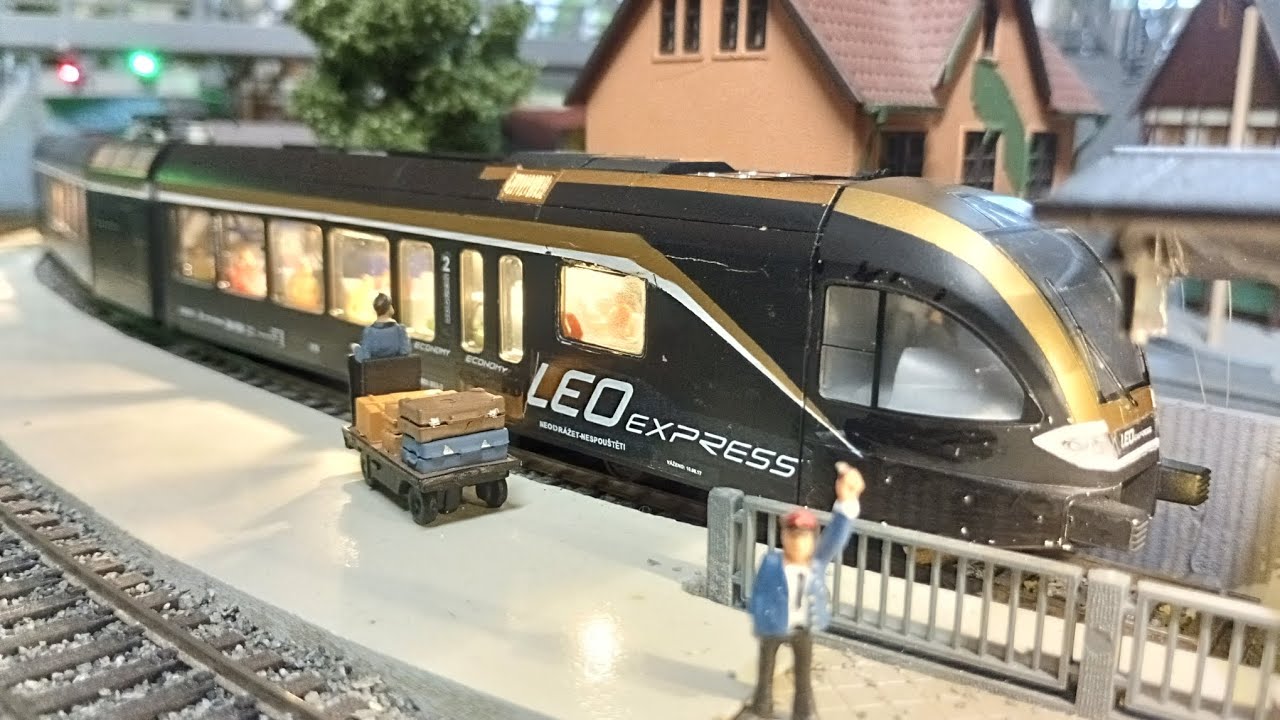 Leo express vlak hlášení premium business economy