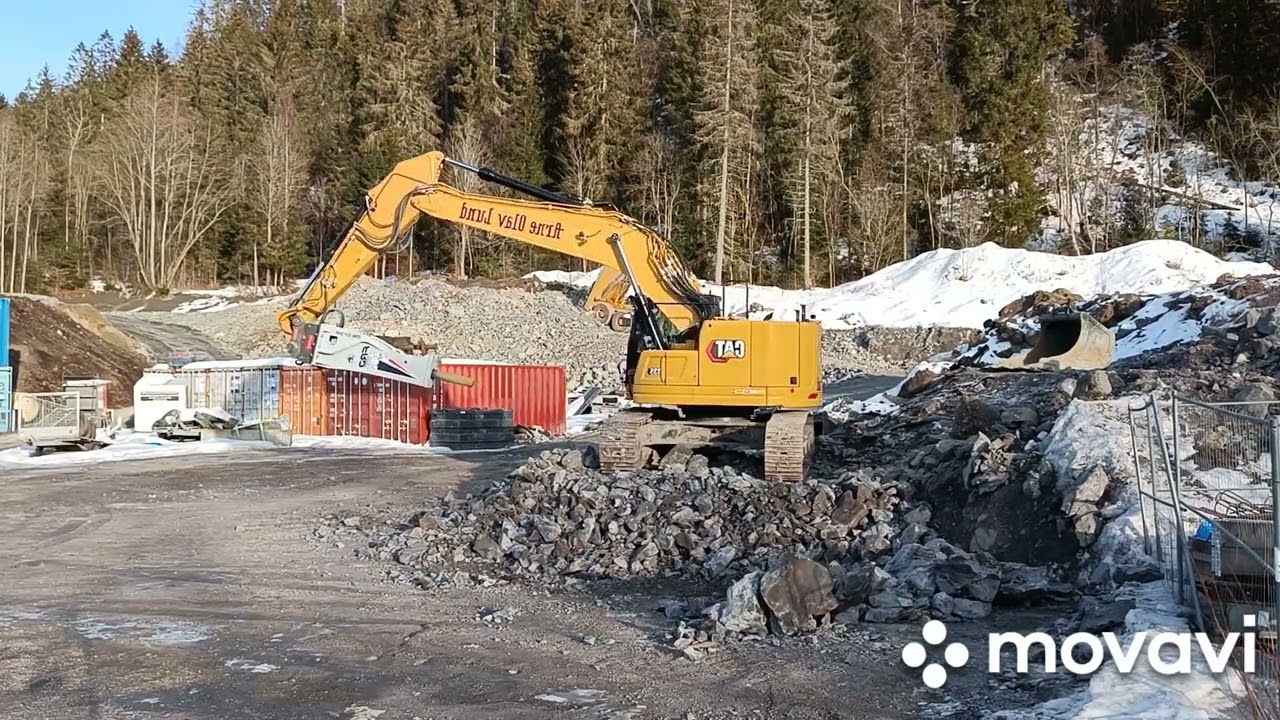 CAT 335 next gen with oilquick loading dumper and use the new furukawa 475 hydraulic hammer. 8.3.22