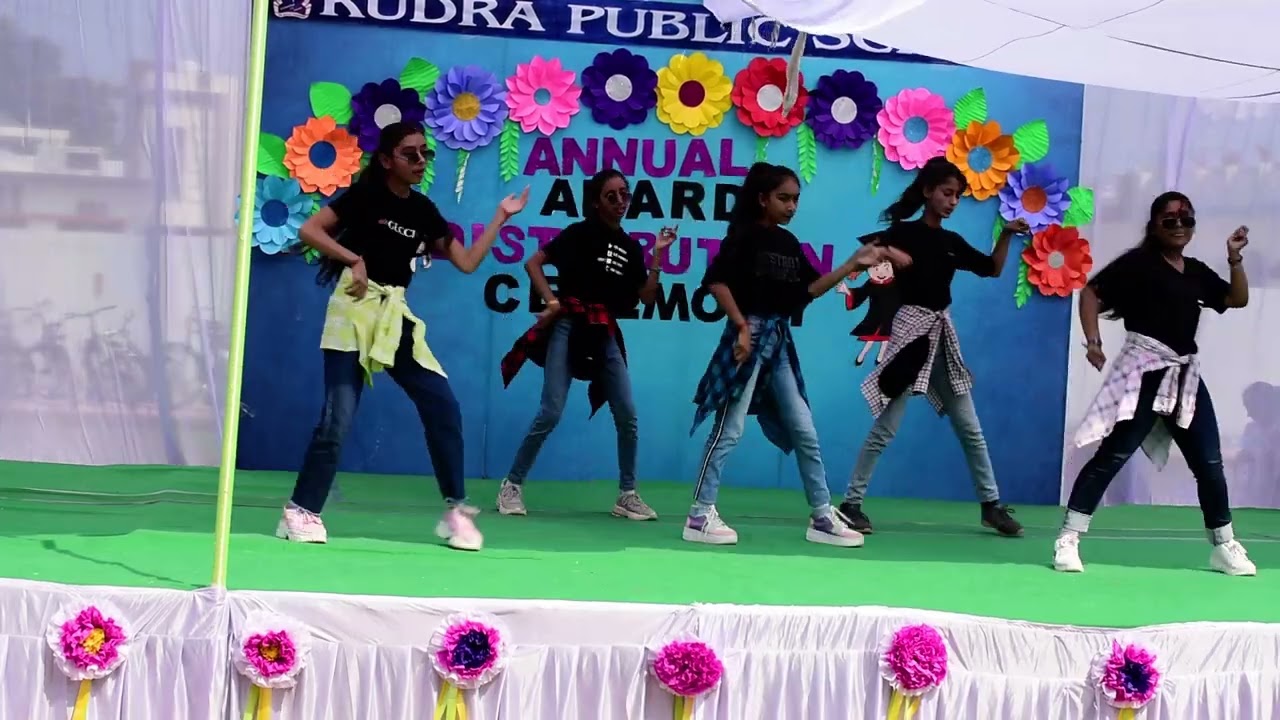 Class 8 girl dance on remix song Rudra Public School