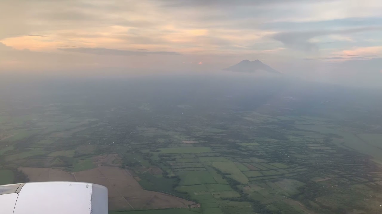 Aterrizando en El Salvador 🇸🇻 / Aeropuerto Internacional de El Salvador 2021 - IBERIA desde MADRID