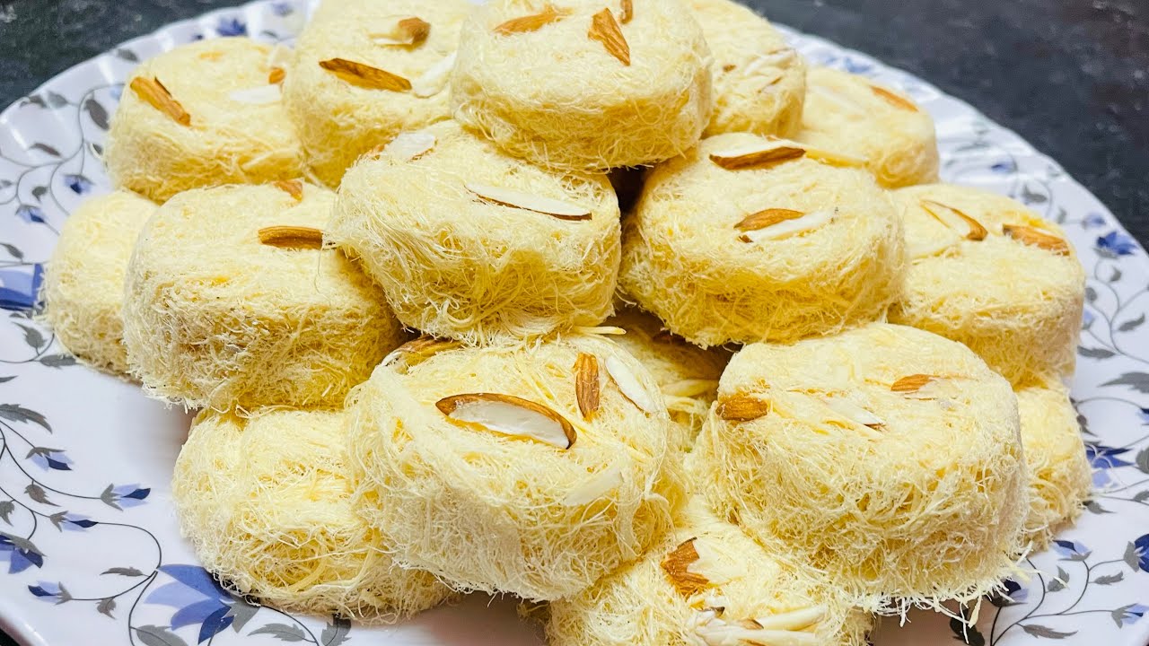 मशीनचा वापर न करता आता घरीच बनवा खुप साऱ्या लेयर्स वाली सोन पापडी | Soan papdi | Patisa | सोन पापडी