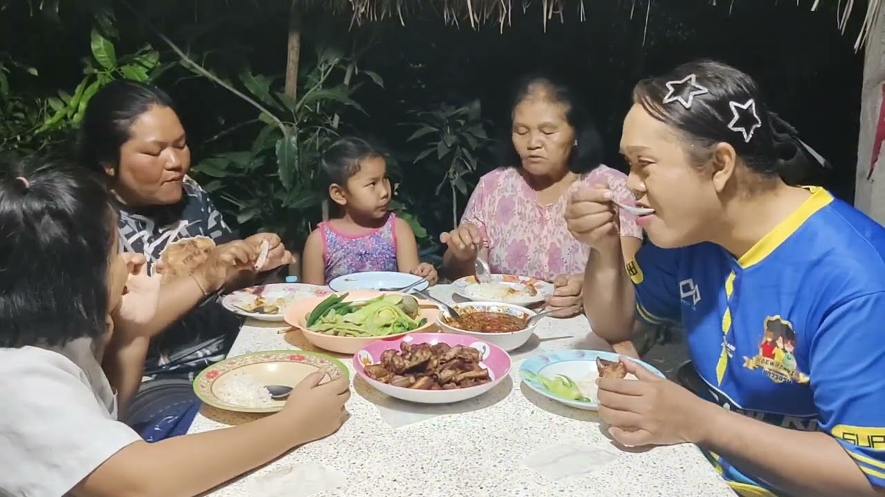 Ep.816 เมนูกระดูกหมูทอดกินกับน้ำพริกผัดปลากระป๋องผักต้มอร่อยสุดๆ