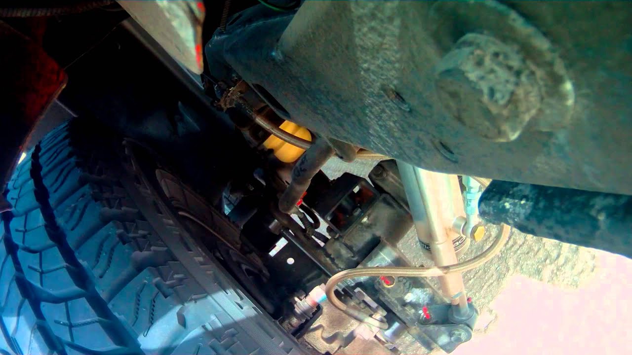 Radflo 2.5&Prime; Bypass Shocks 2 Tube Piggyback Race Shocks on JKU by Mebar Auto