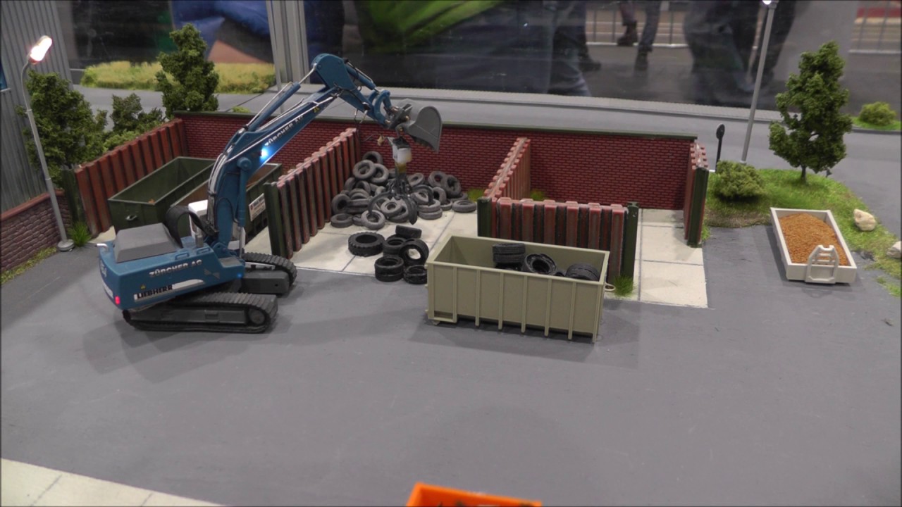 Arbeit im Wertstoffhof mit Liebherr 954 | RC 1:87