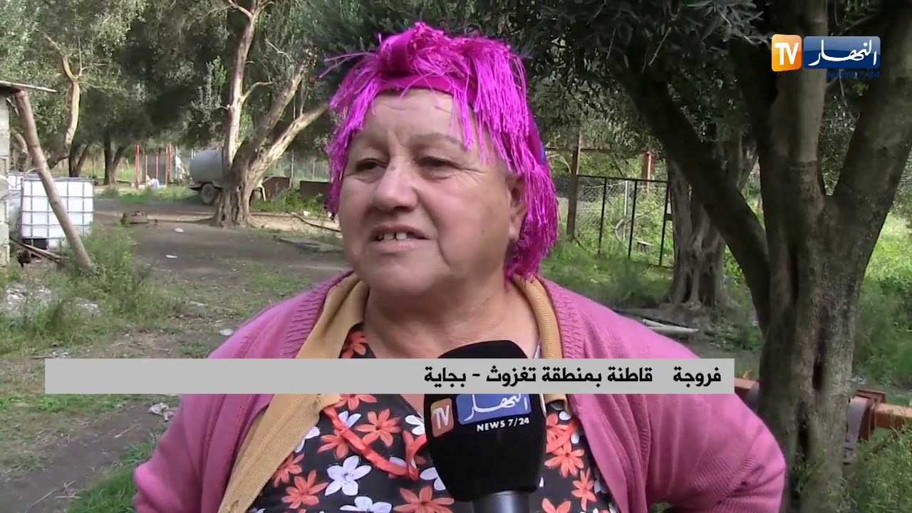 بجاية: هكذا يخاطر سكان منطقة "تغزوث" بالعبور على جسر ببلدية تامريجت