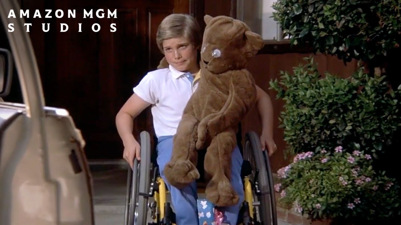 MAC AND ME (1988) | Laboratory Escape Scene | MGM