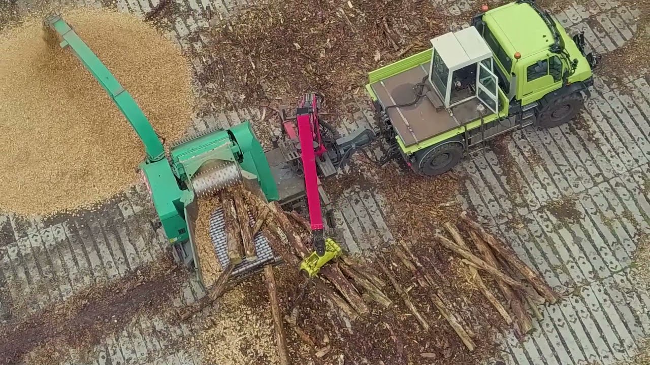 Holz hacken mit dem Unimog U535