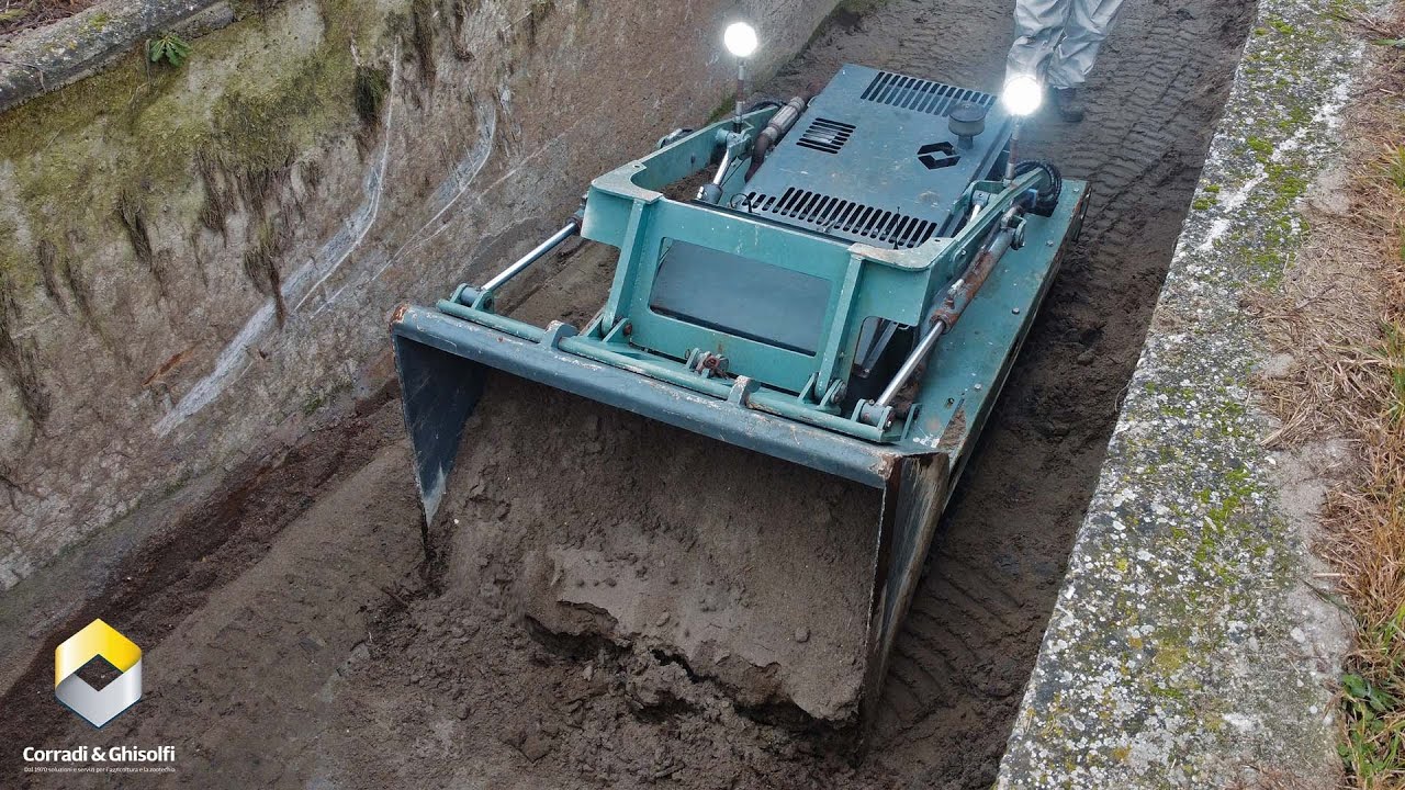 Minirobot Talpone anfibio per pulizia sotto grigliati stalla e cunicoli | Corradi & Ghisolfi
