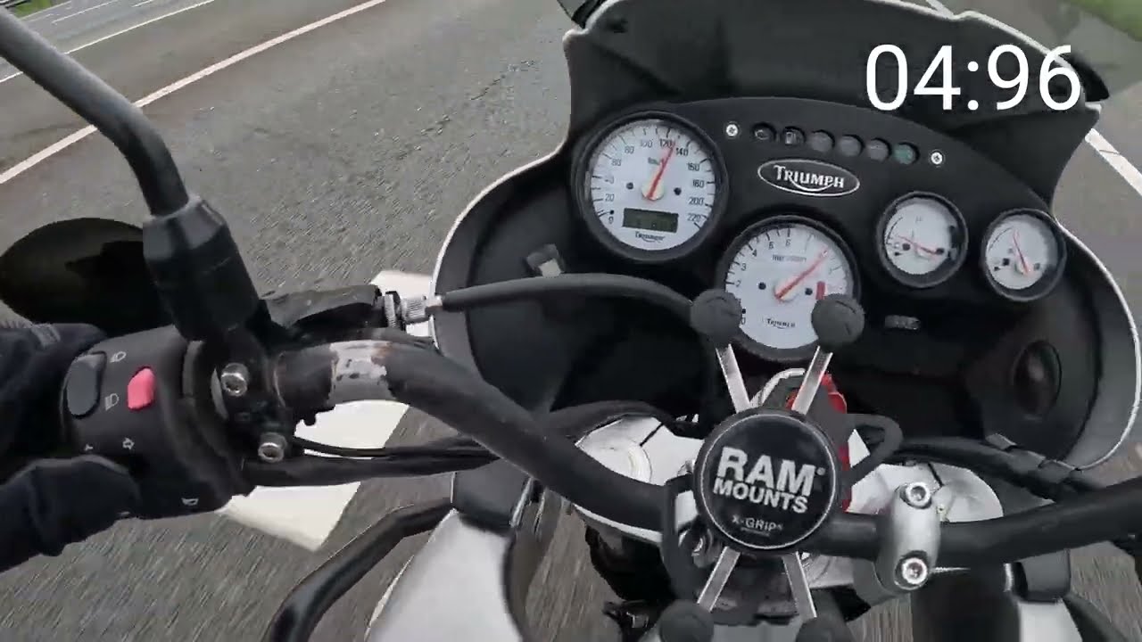 Triumph Tiger 955i | ACCELERATION 0-100 km/h - RAW SOUND