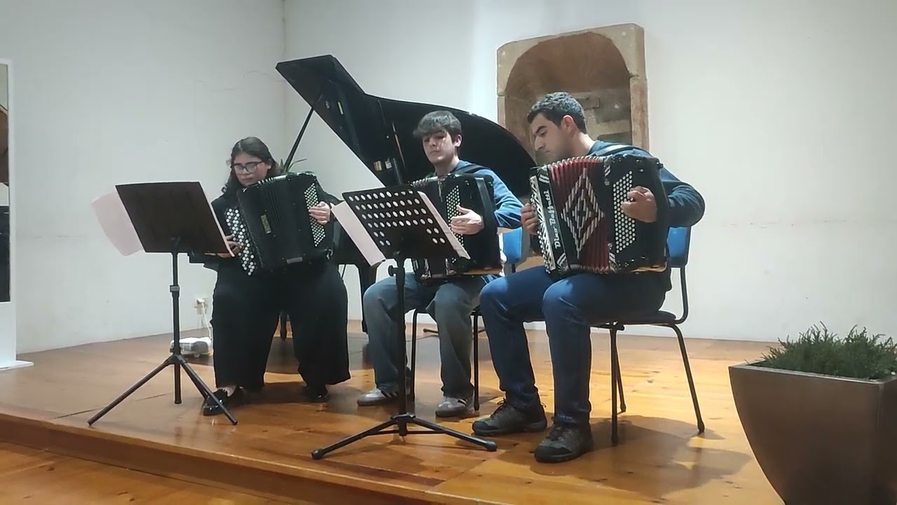 Tardes de Bolonha Trio da AMDF