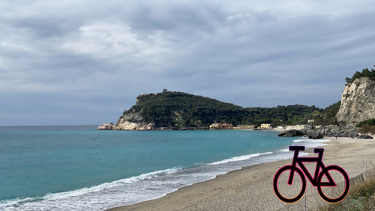 in Bici in riva al mare (da Bergeggi a Pietra Ligure)