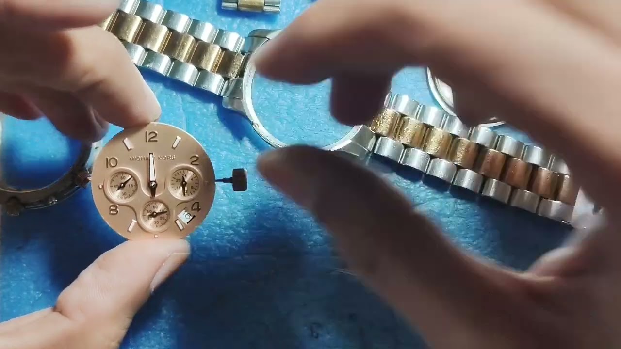 Service 4 jam tangan Quartz