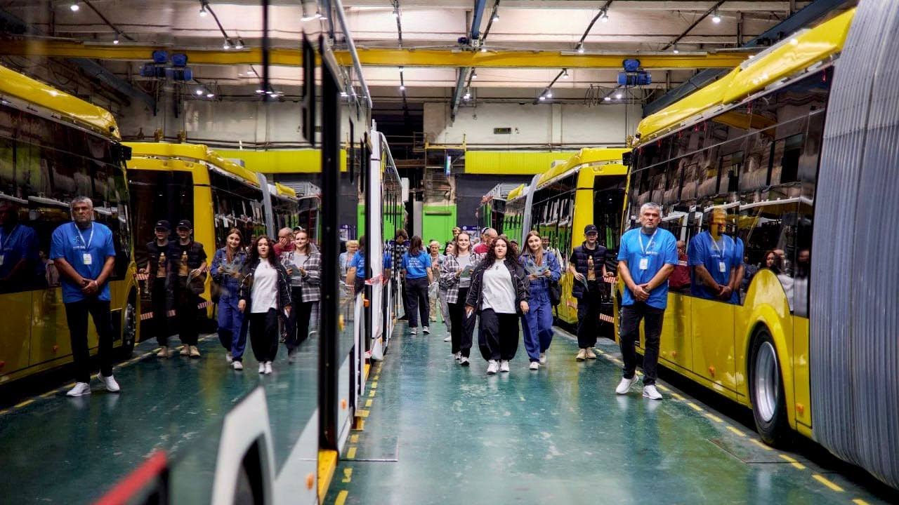 В гостях у БКМ 2025! Показали, как в Минске производят электротранспорт