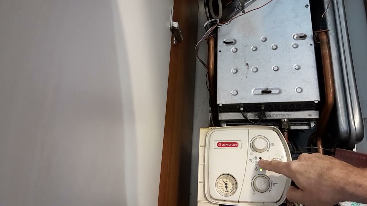 Котел Ariston UNO перегружается с гашением зеленого и далее останавливается с красным светодиодом