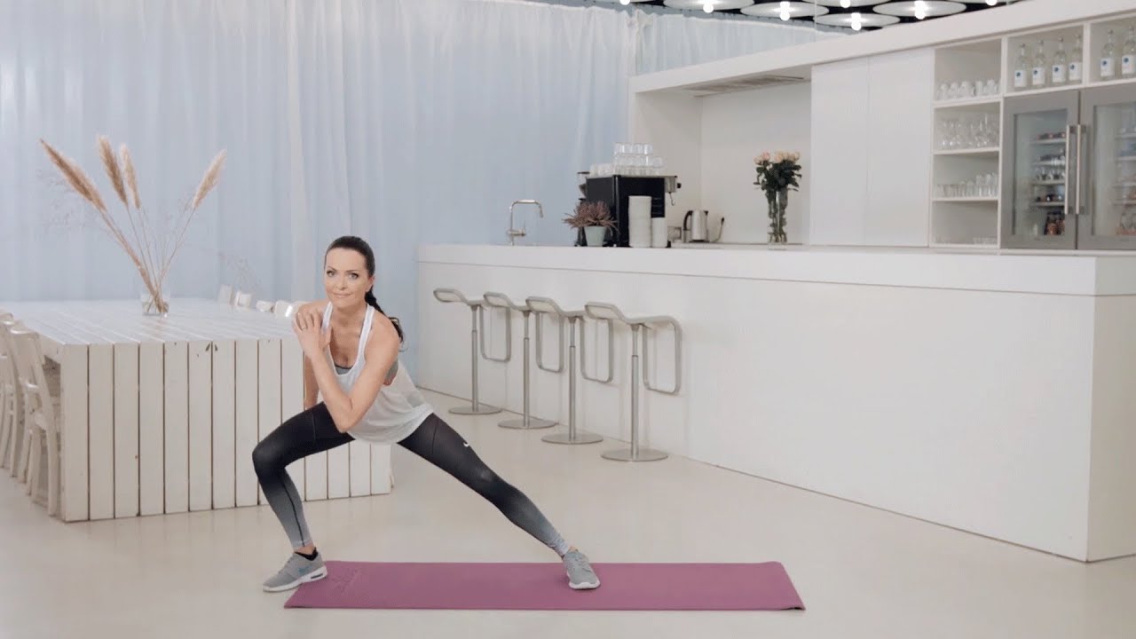 Seitliche Ausfallschritte &ndash; Fitnesstipps von Kate Hall | BAUR