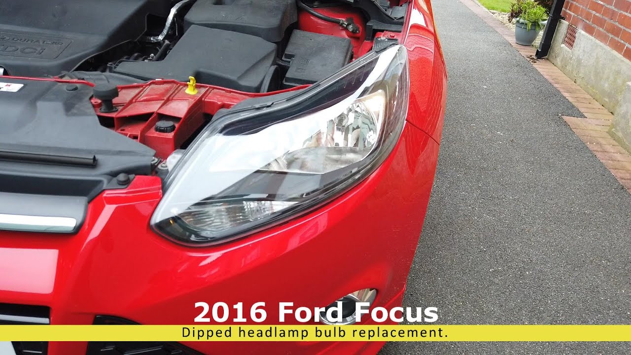 Ford Focus 2016 Dipped headlamp bulb replacement