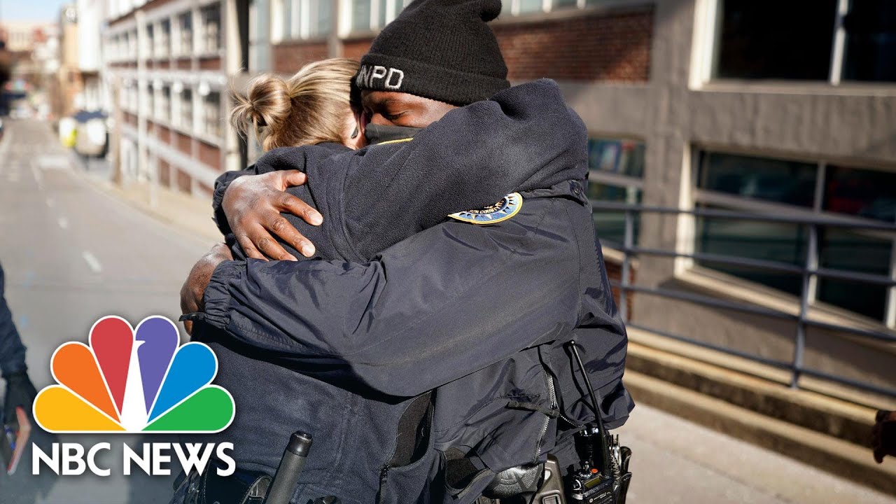 'Stay On Your Feet Stay Alive:' Nashville Police Share Christmas Explosion Experience | NBC News