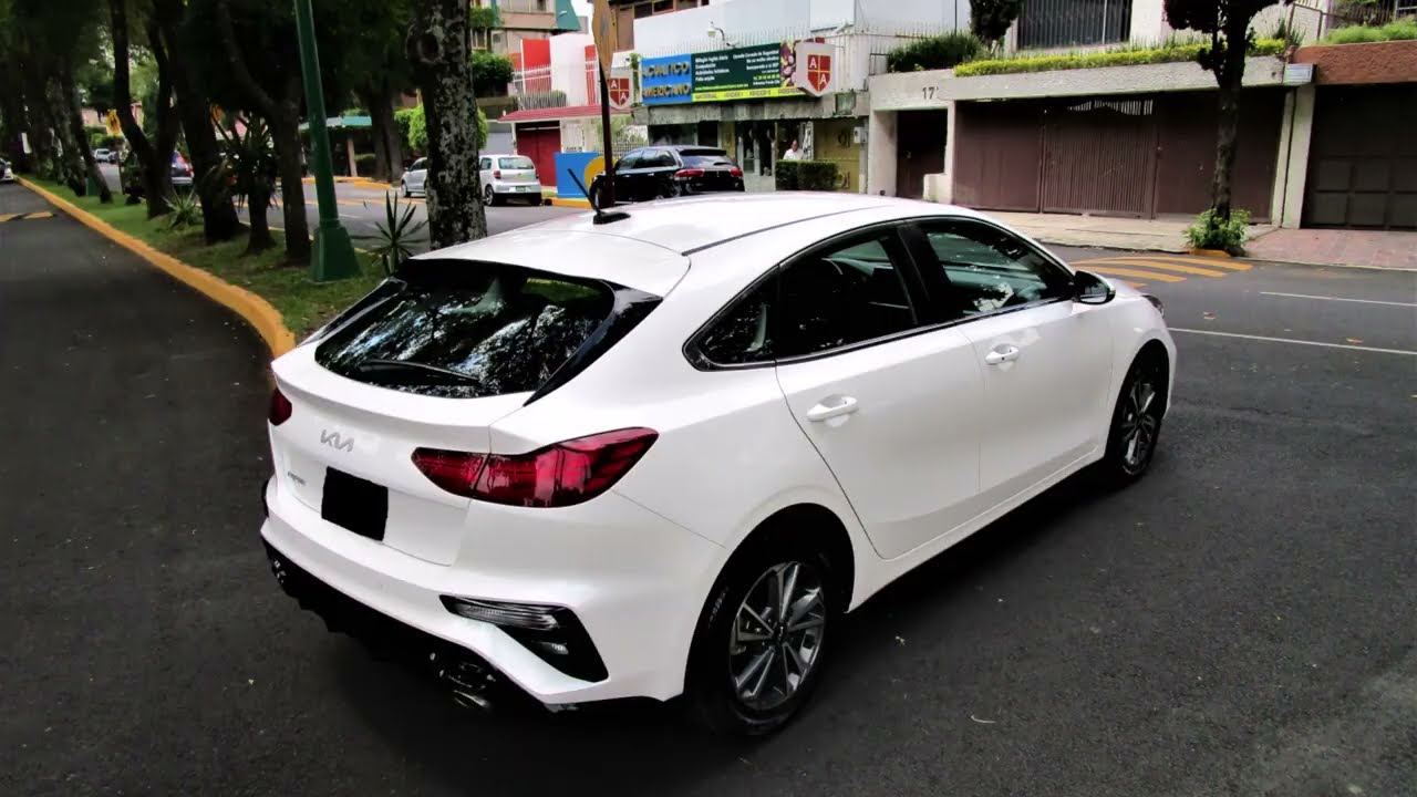 KIA FORTE HATCHBACK 2022 BLANCO