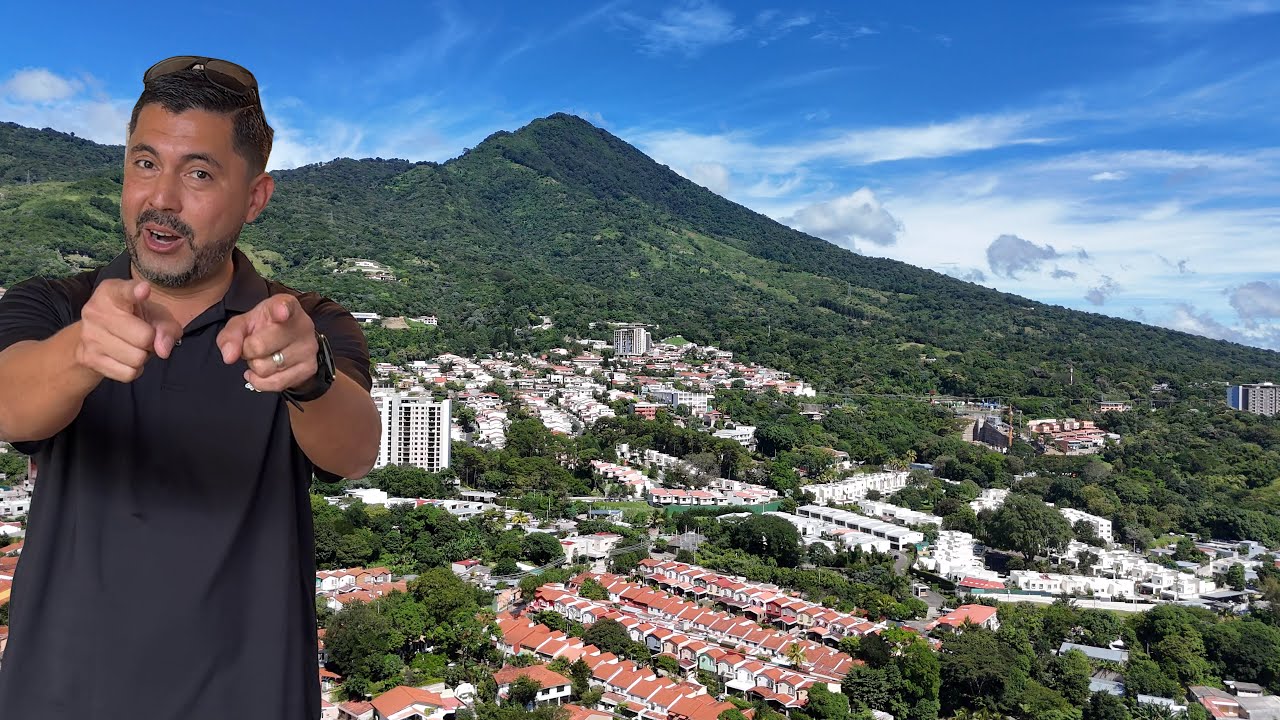 CASA EN RENTA EN COLONIA ESCALON EN EL SALVADOR POR $3,400 MENSUALES