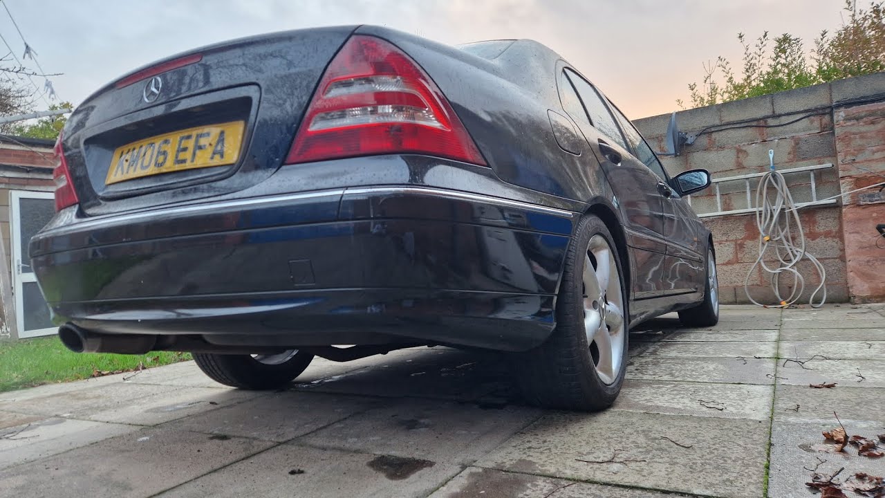 Revving my dad's 2006 Merc C180k