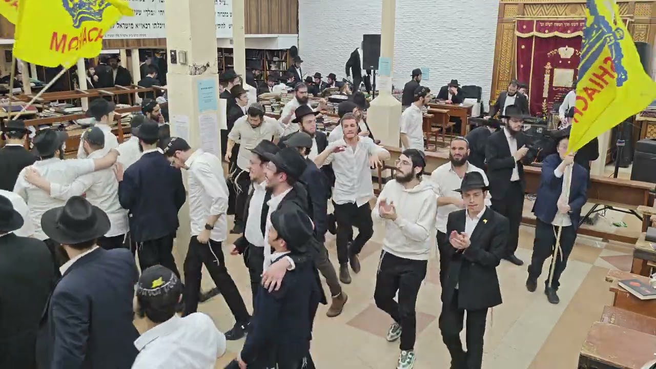 הפעילו רמקולים: ריקודים לקבלת פני הרבי שליט''א מלך המשיח - ליל ד' ניסן ה'תשפ''ה