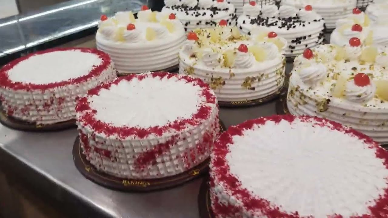 Beautiful cake design in Pakistan Mall #imtiazmall #design #creamcake #mall #cake 