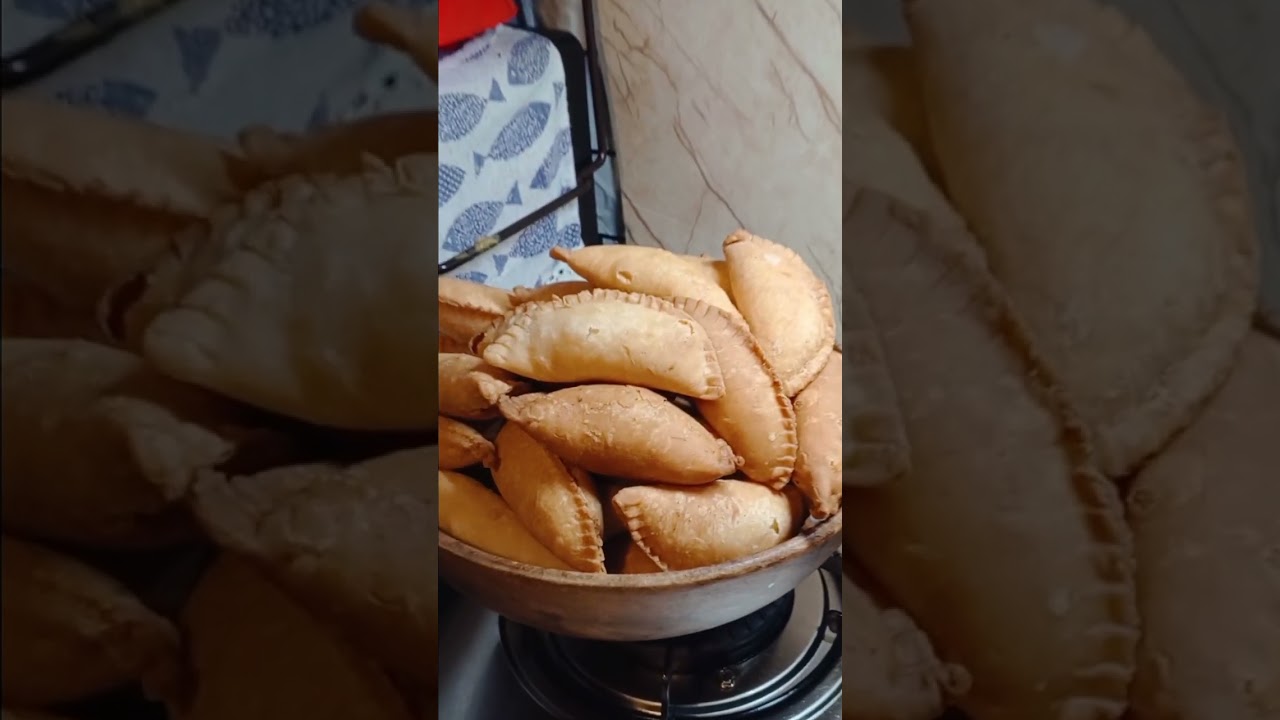Empanada for meryenda, Salamat sa aking mga suki 🙏❤️#empanada #lutongina