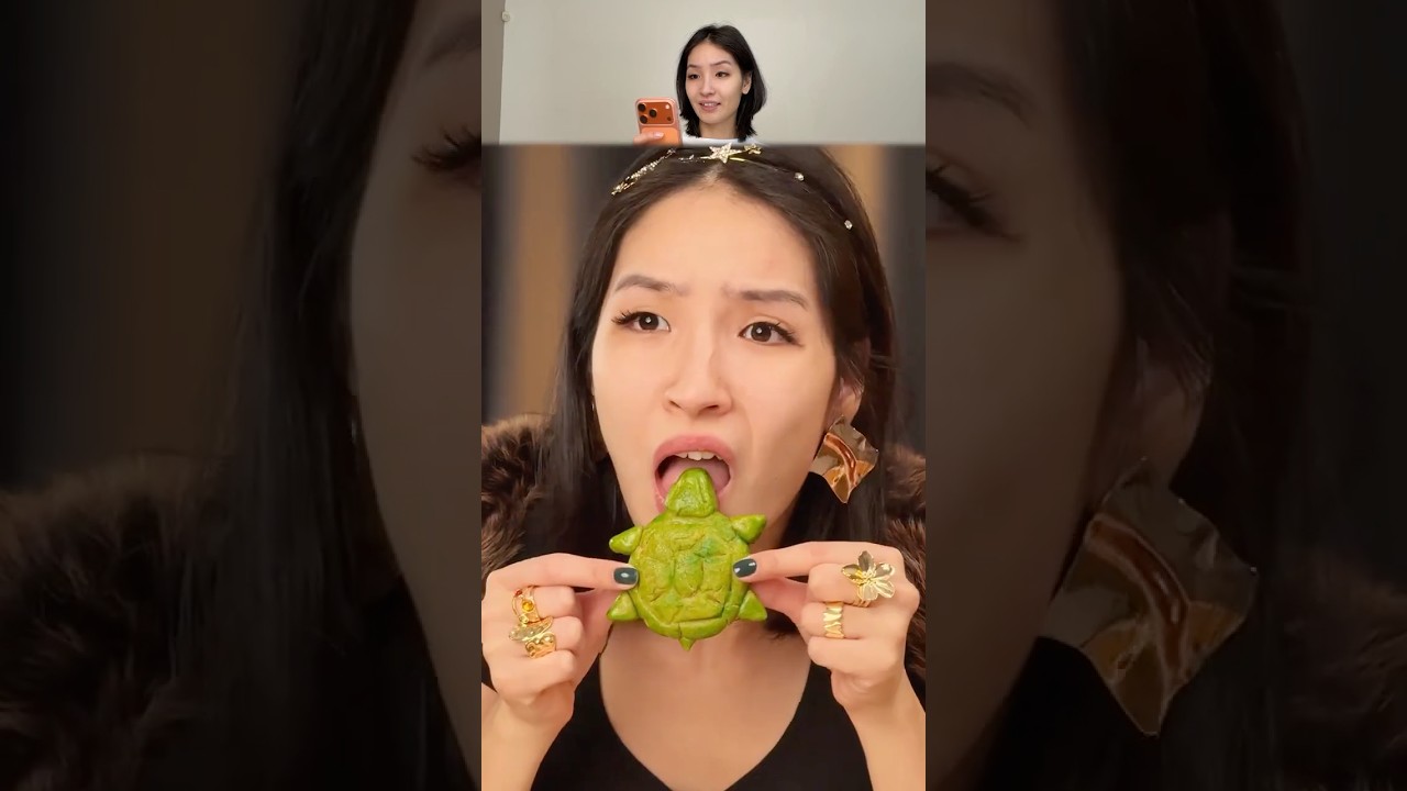 Poor guy shows rich girl how to eat a turtle🐢