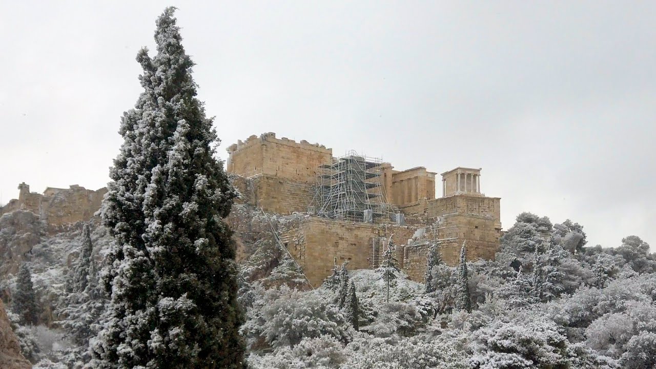 Snow in Athens, walk from Koukaki to Plaka | Jan 2022