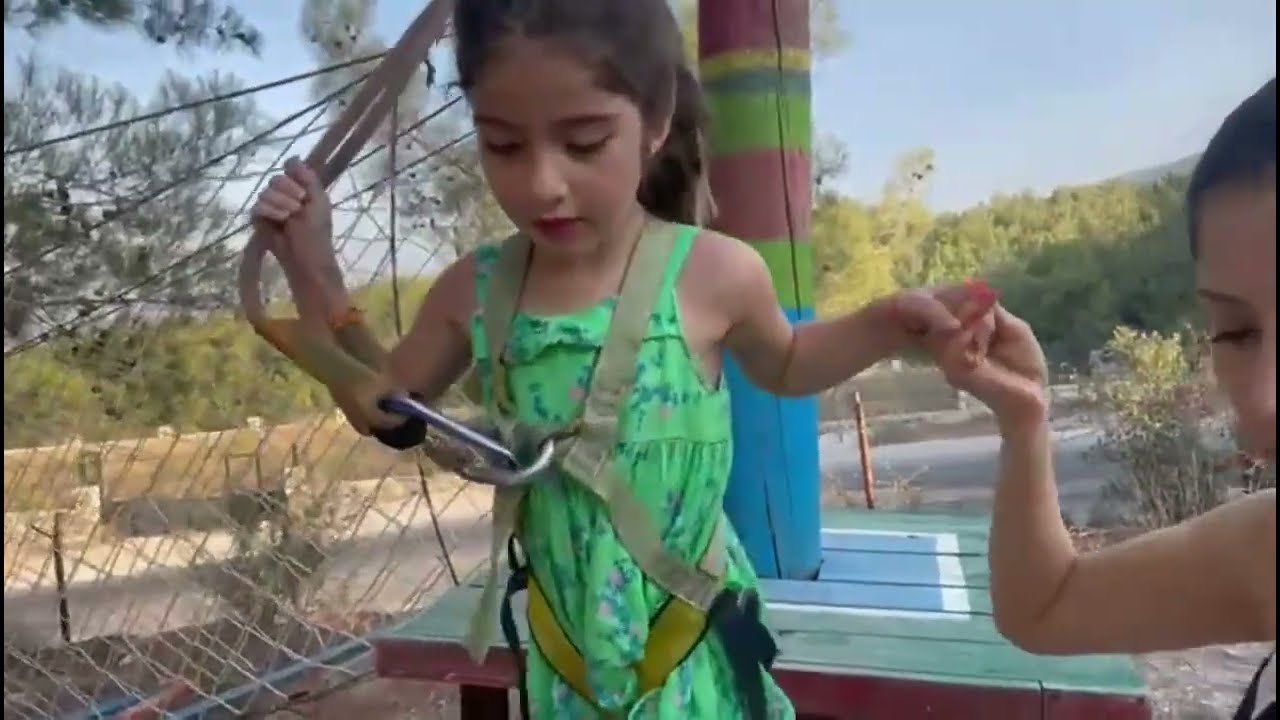 Talya ve kuzenleri macera parkındaki parkurları tek tek geçtiler