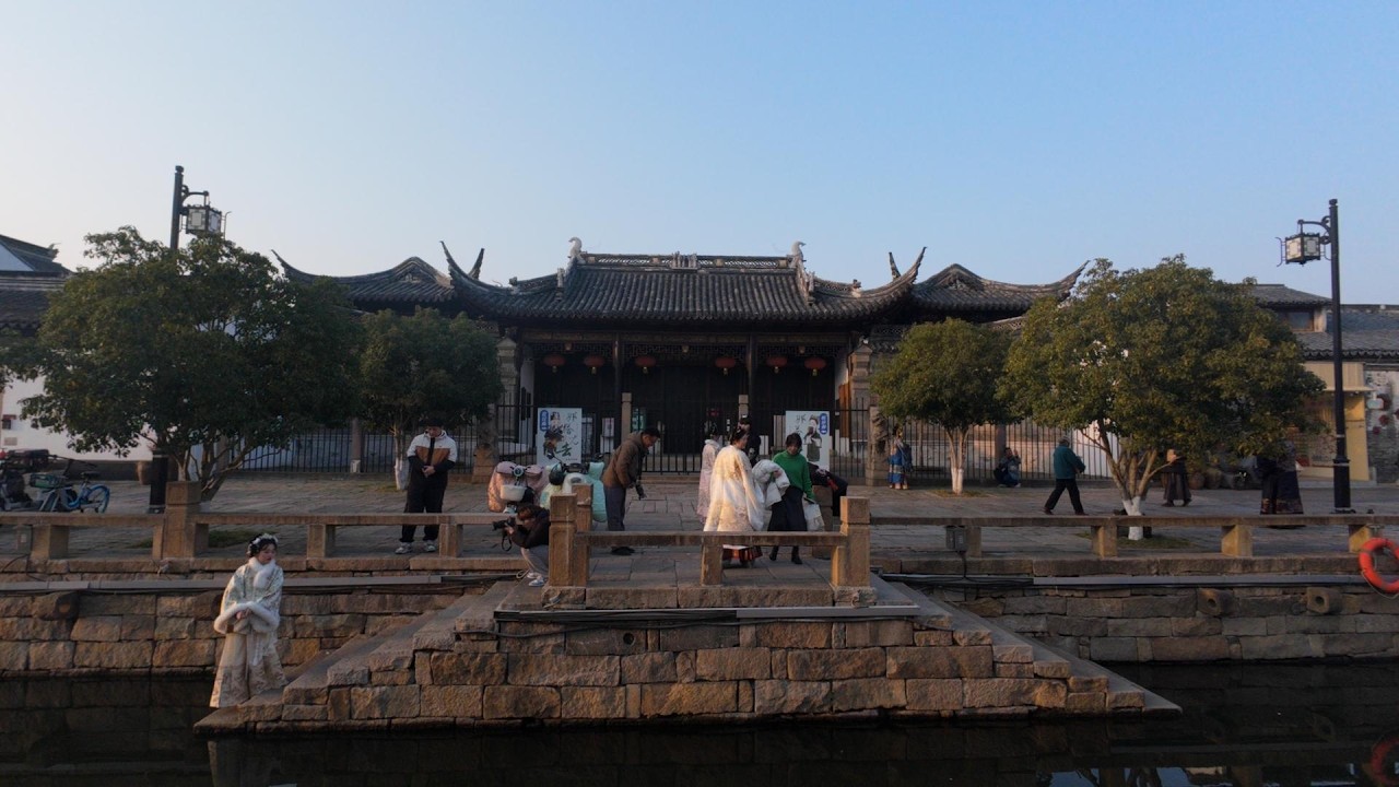 街拍 连接平江路和仓街的小巷，成了新的热门网红打卡点。