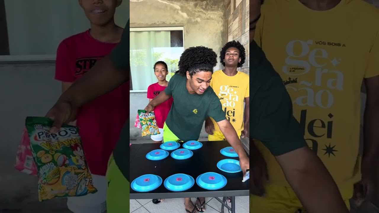 O que tem na casa do pobre com pratos azul? Vídeo completo