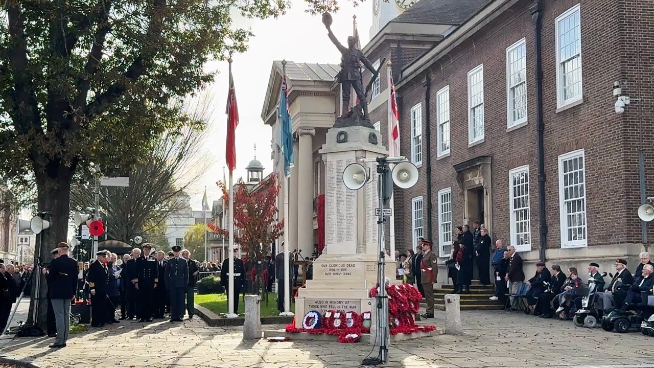 Worthing Remembrance Service & Parade  #worthing #remembrancesunday #lestweforget 