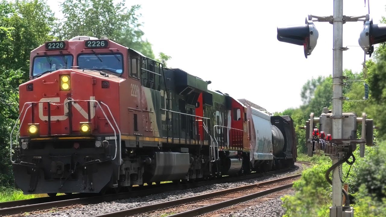 [4K] New CN GP38N 4941 Trailing! | Canadian National Train 372 at Oxford Ave. In Brockville