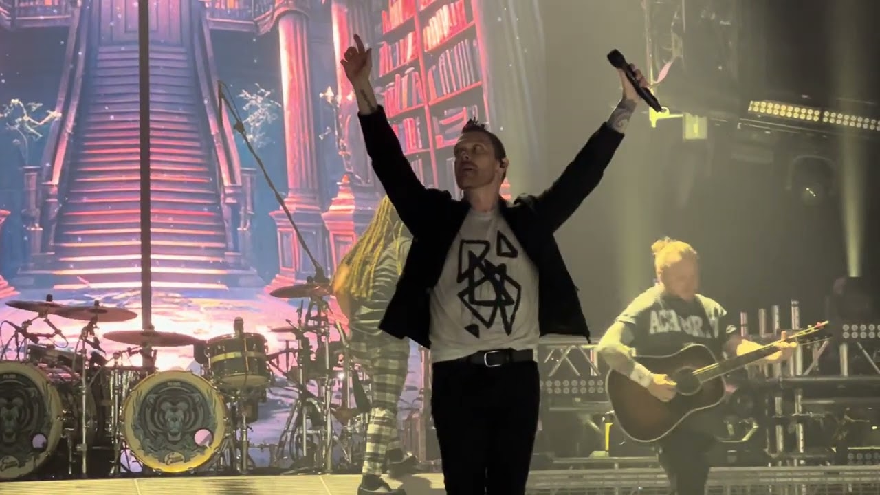 Shinedown - A SYMPTOM OF BEING HUMAN (Live)