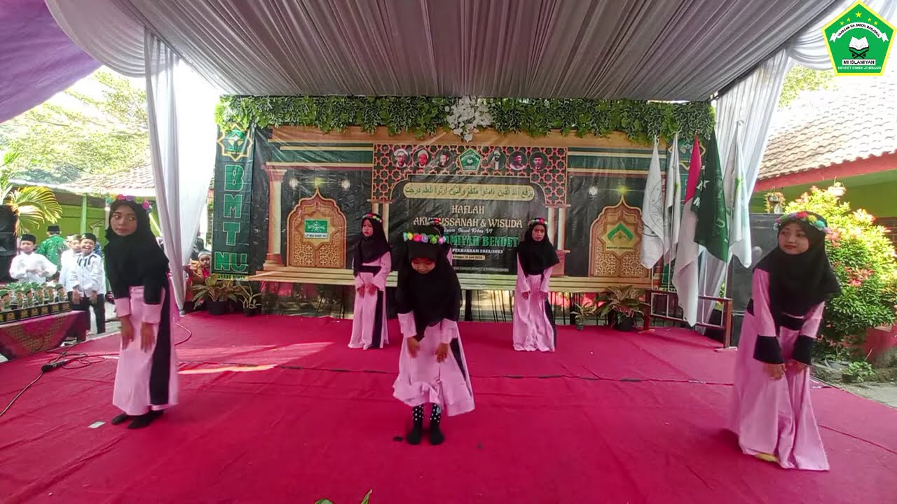 Tarian Muhammad Nabiku ~ Siswi Kelas II MI ISLAMIYAH BENDET