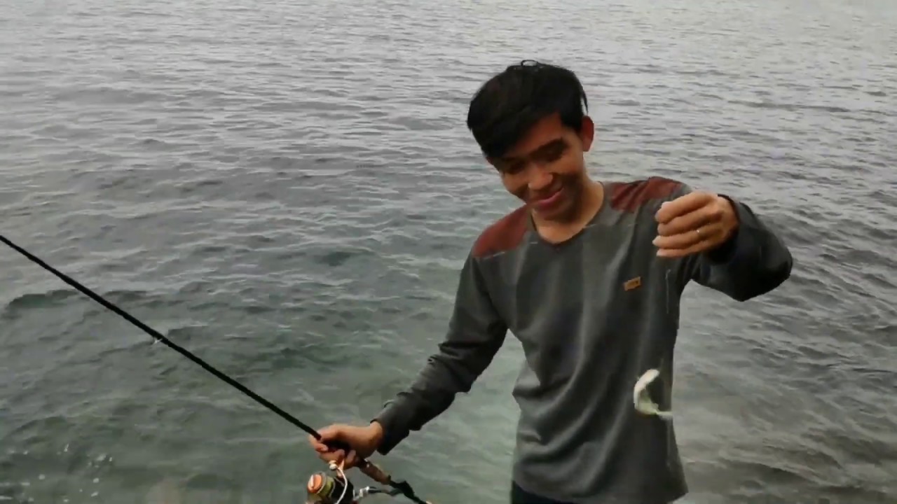 Mancing ikan baronang di atas karang terjal dapat banyak || straik bertubi-tubi.