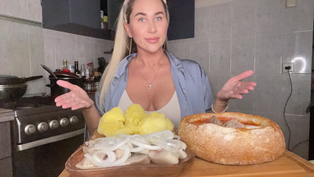 МУКБАНГ/БОРЩ И СЕЛЕДКА С КАРТОШКОЙ 🐟🥔