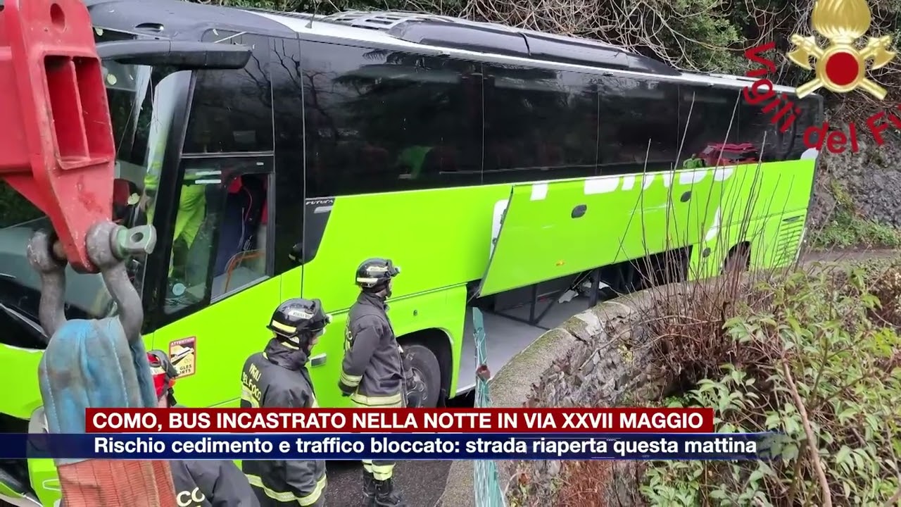 Etg - Como: bus turistico incastrato in via XXVII Maggio. Strada riaperta