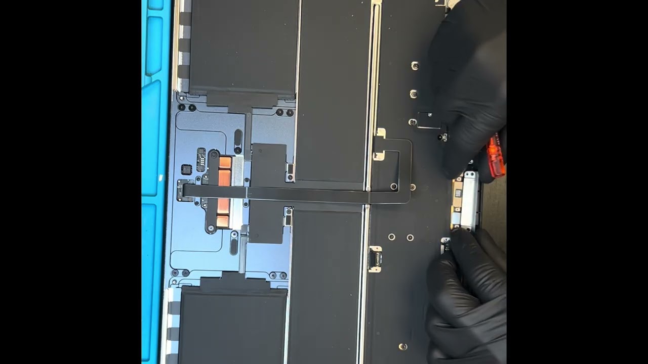 MacBook Air 2024 remover la pantalla paso a paso