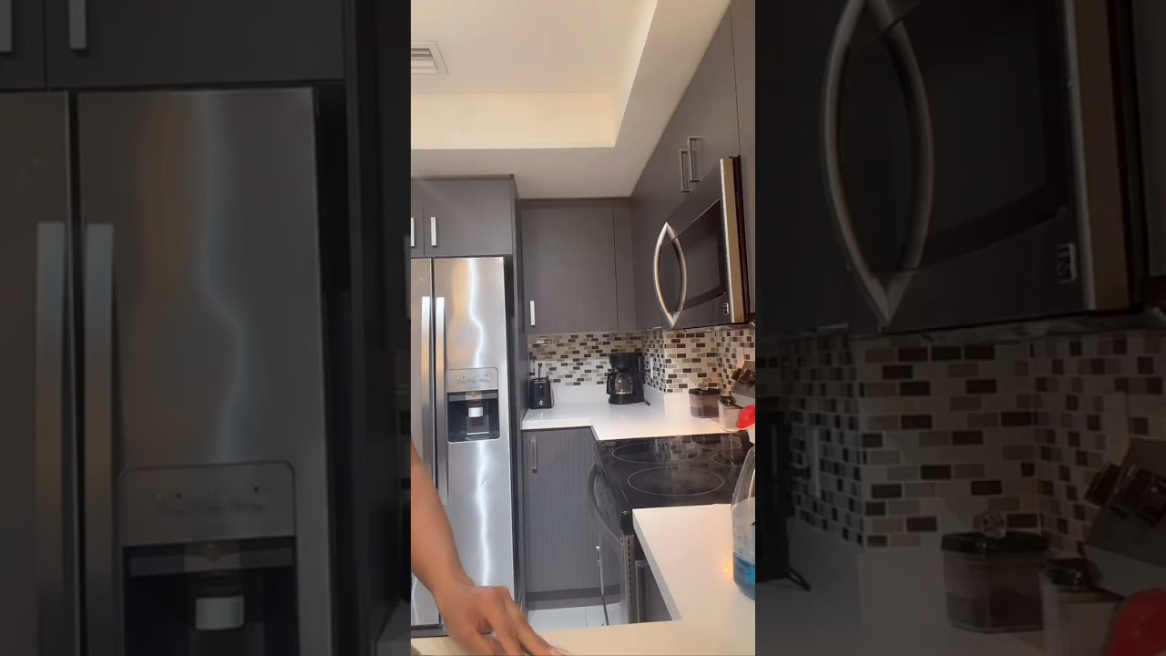 Morena muito gostosa na cozinha de shortinho curto 🔥❤️&zwj;🔥